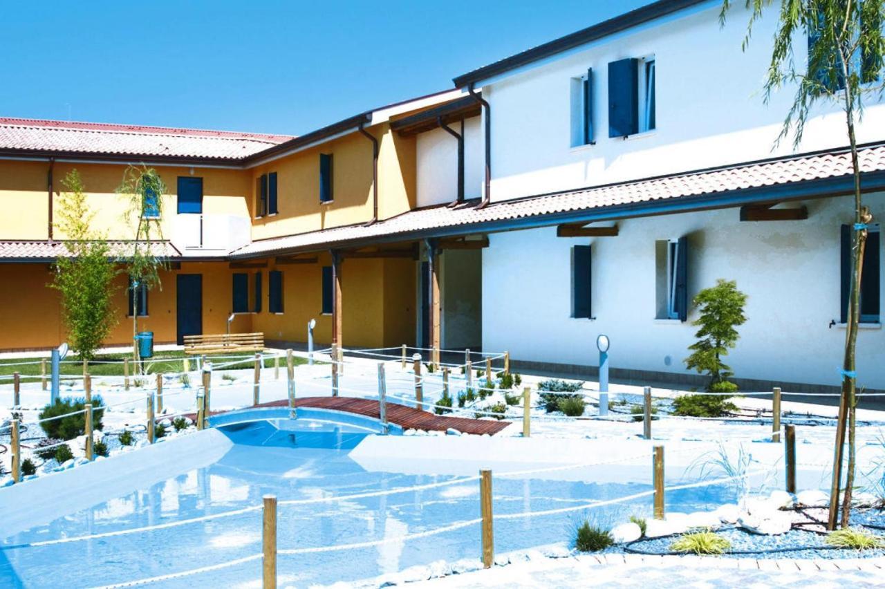 In Villaggio Ai Pini In Lido Altanea Apartment
