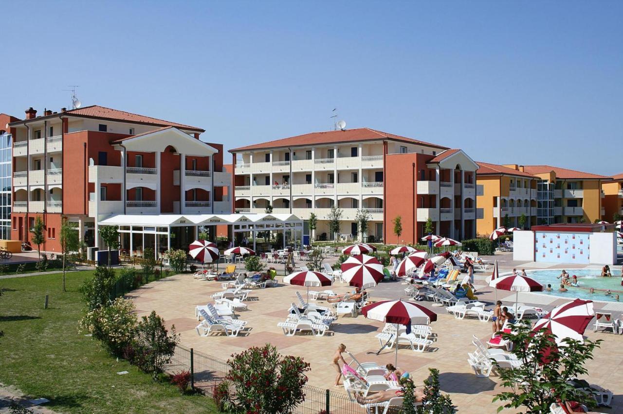 Apartment In Villaggio Ai Pini In Lido Altanea *
