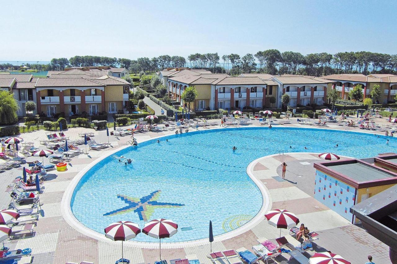 Apartment In Villaggio Ai Pini In Lido Altanea *