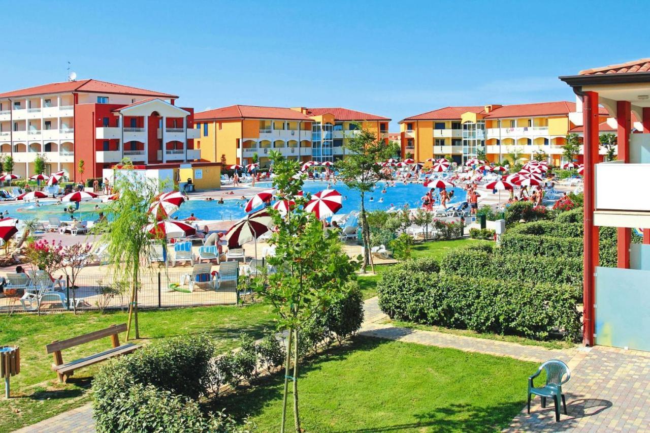 Apartment In Villaggio Ai Pini In Lido Altanea
