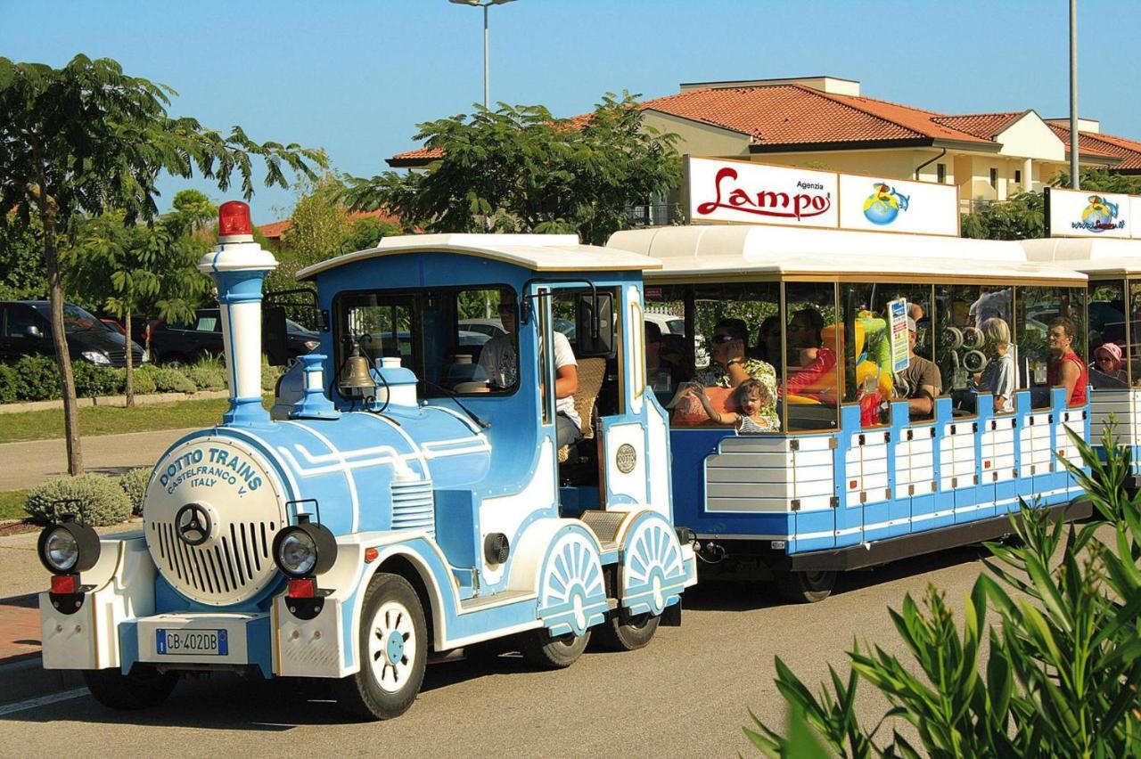 In Villaggio Ai Pini In Lido Altanea *
